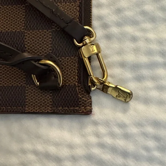 Louis Vuitton wristlet pochette - Picture 8 of 9